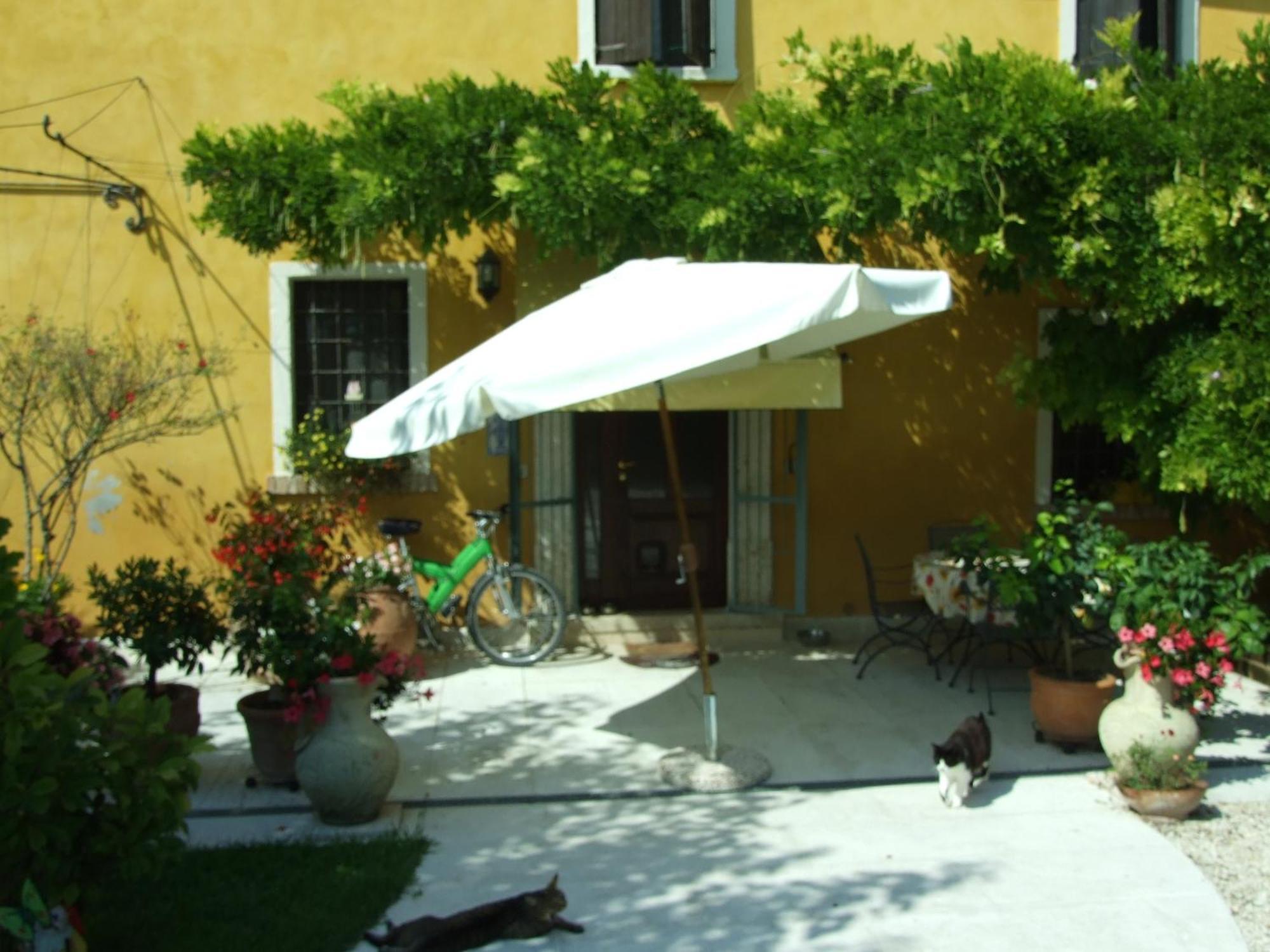 B&B Casacasina Monzambano Bagian luar foto
