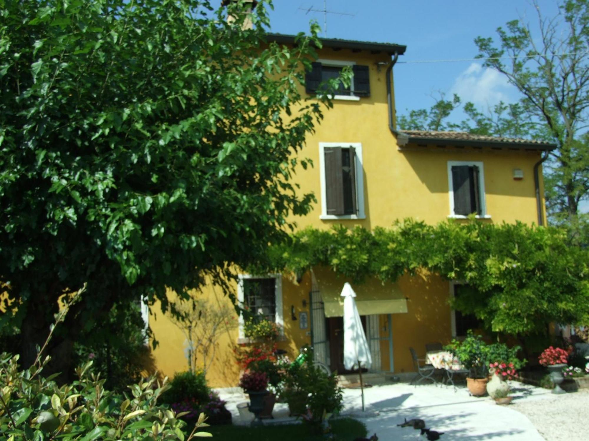 B&B Casacasina Monzambano Bagian luar foto
